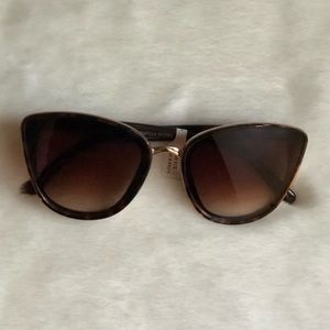 CATEYE SUNNIES!